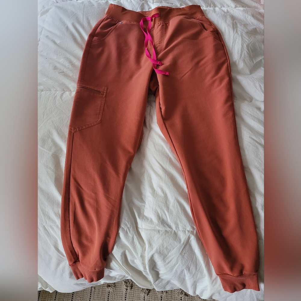 Figs women's scrubs size medium. I believe the color is terracotta